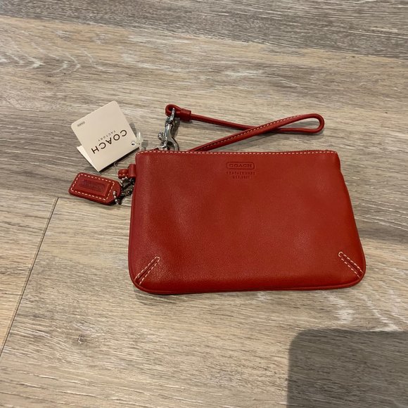 NWT COACH LEATHER SKINNY RED WRISTLET - Picture 1 of 6